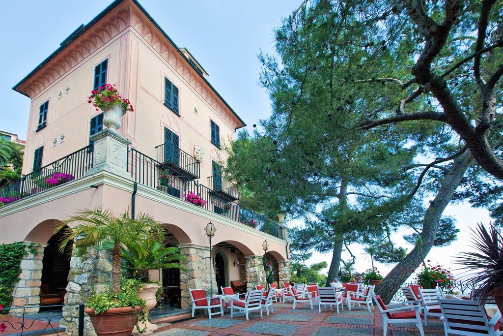 Hotel Punta Est Finale Ligure Exteriör bild