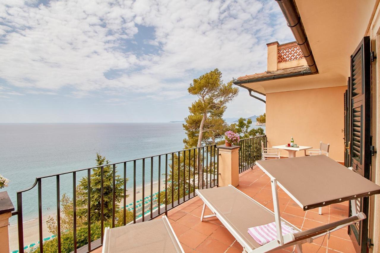 Hotel Punta Est Finale Ligure Exteriör bild